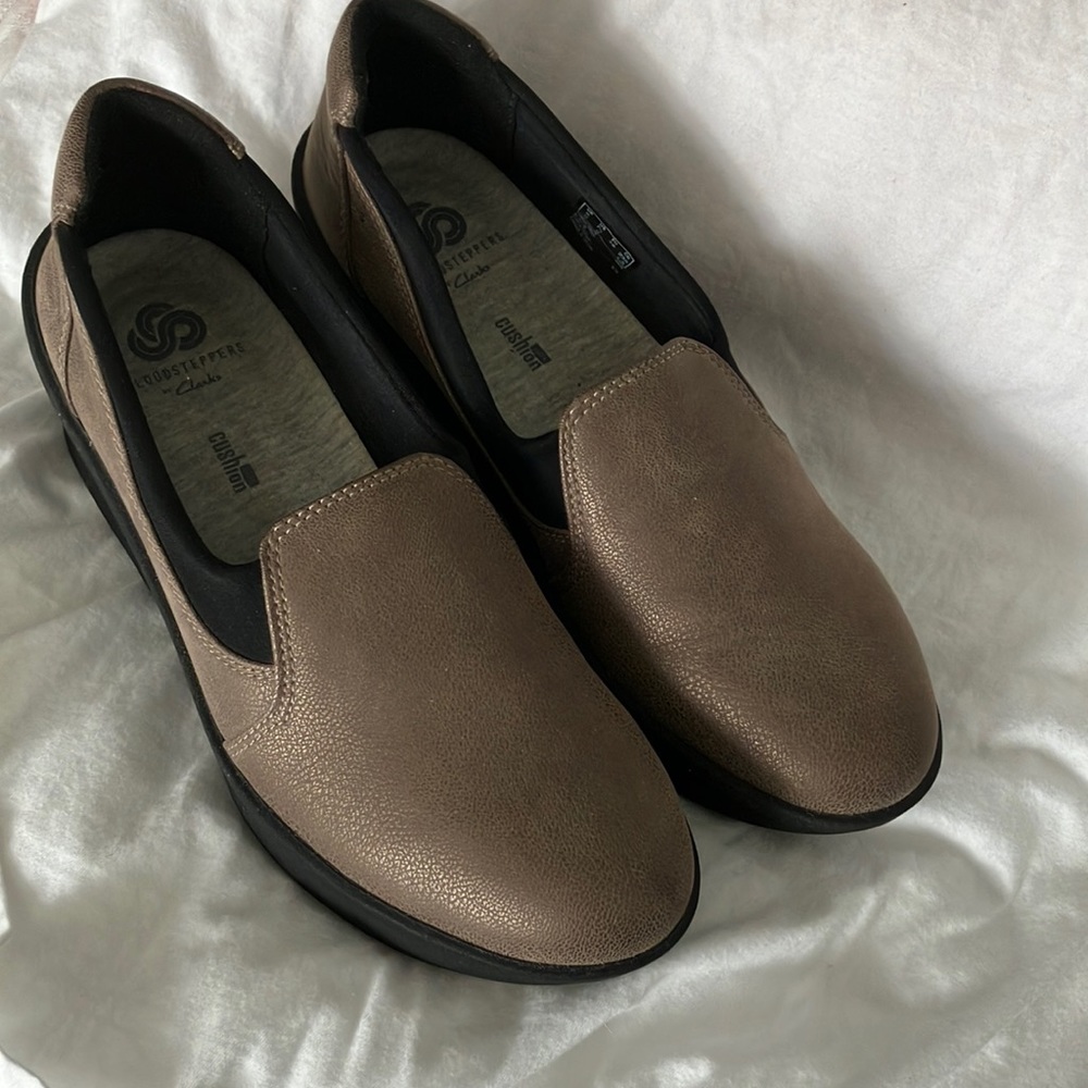 Clark’s Cloudsteppers slip on comfort casual loafers 7.5 M